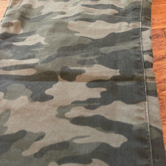 Universal Thread Size 18 High Rise Skinny Crop Camouflage Pants - Picture 3 of 4